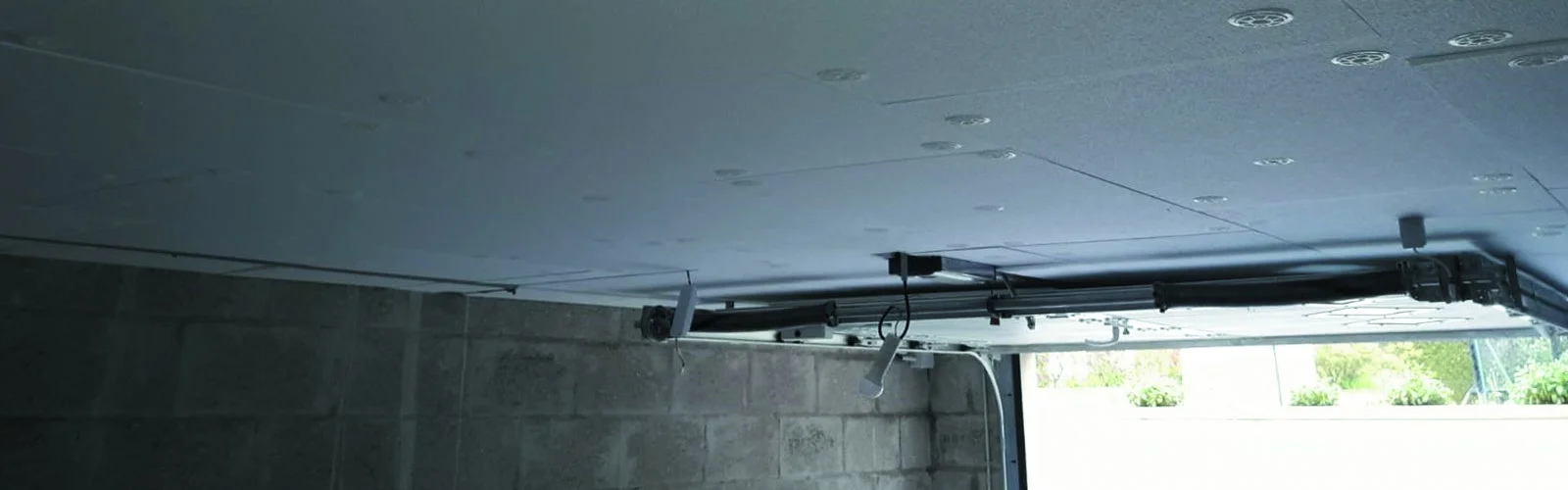 Comment bien isoler le plafond de son garage ?